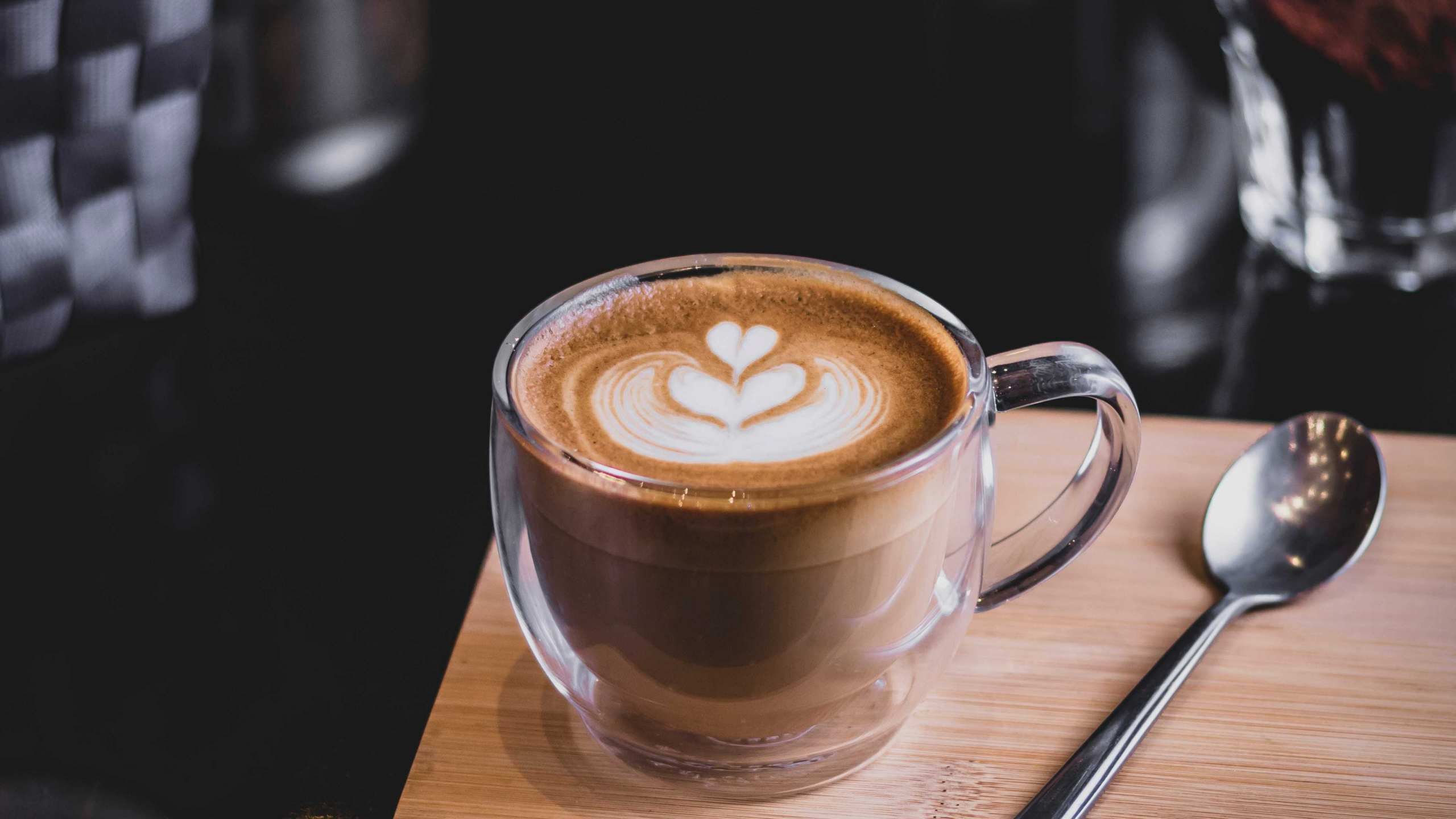 Обои кафе кофе, кофе, латте, кофе эспрессо, чай в разрешении 2560x1440