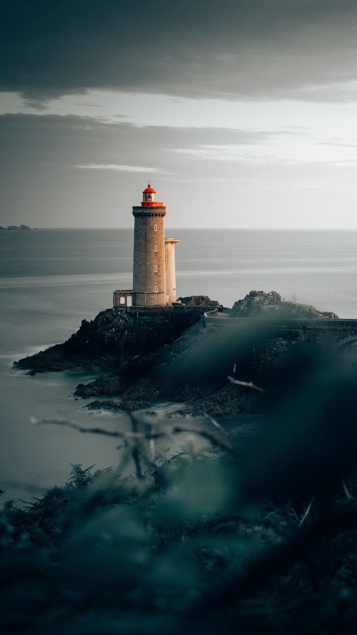 Обои Маяк, вода, вышка, облако, здание в разрешении 720x1280