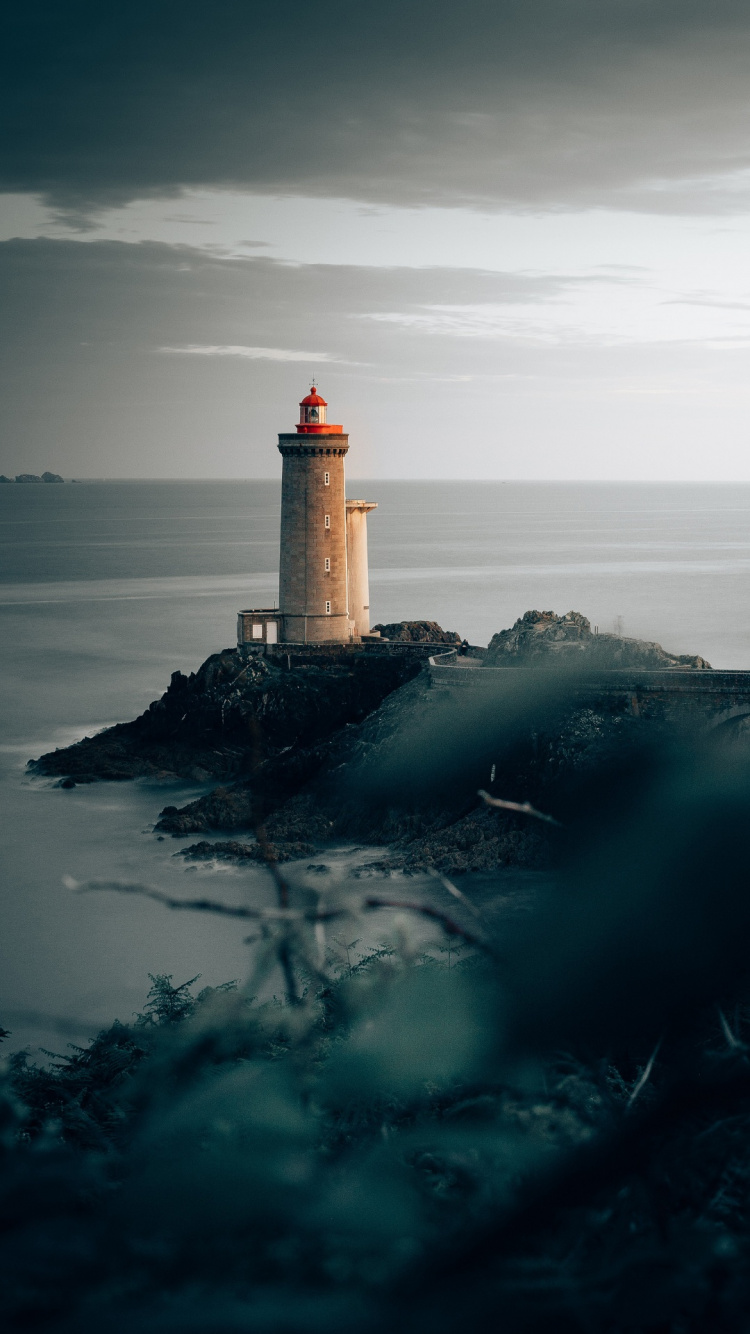 Обои Маяк, вода, вышка, облако, здание в разрешении 750x1334