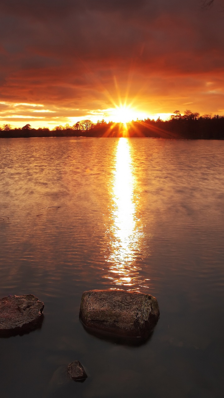 Обои отражение восхода солнца, закат, восход солнца, утро, природа в разрешении 720x1280