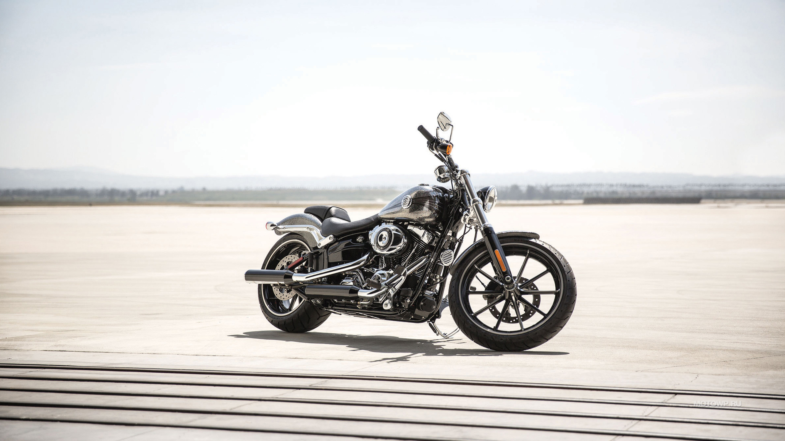 Обои softail, мотоцикл, крейсер, мотоспорт, Харли пробоя в разрешении 2560x1440