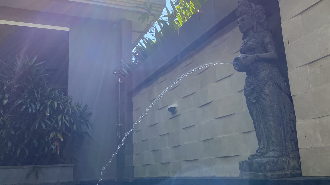 Обои бали, отражение, плавательный бассейн, вода, гидроресурсы в разрешении 1366x768