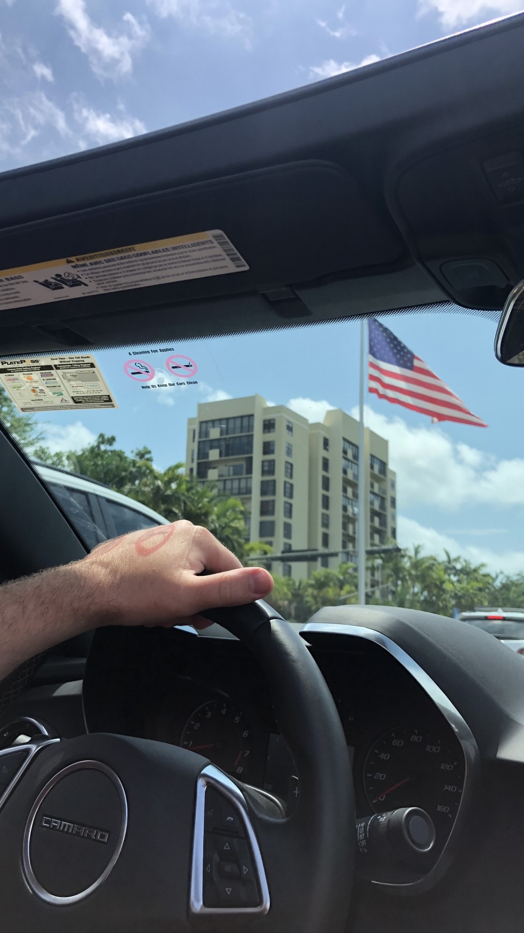 Обои ветровое стекло, Король, компактный автомобиль, рулевое колесо, автомобиль среднего размера в разрешении 1080x1920