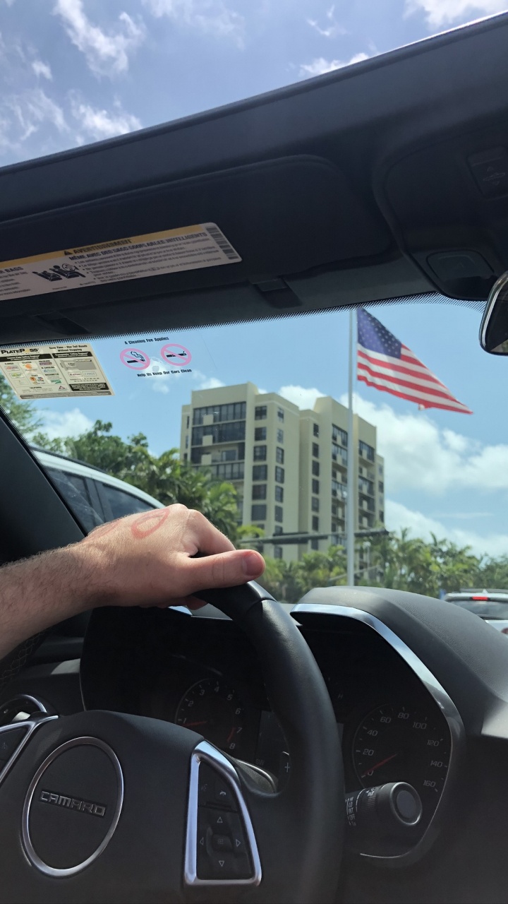 Обои ветровое стекло, Король, компактный автомобиль, рулевое колесо, автомобиль среднего размера в разрешении 720x1280