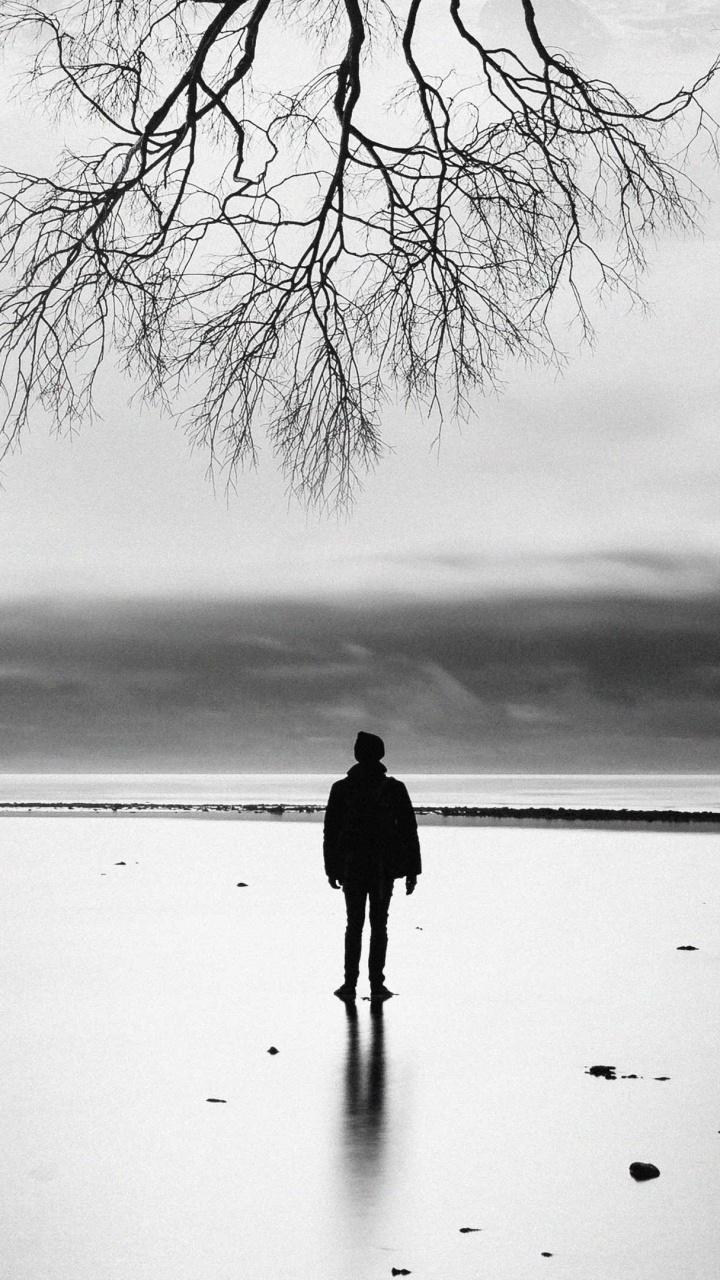 Обои Люди в природе, белые, вода, черный, отражение в разрешении 720x1280