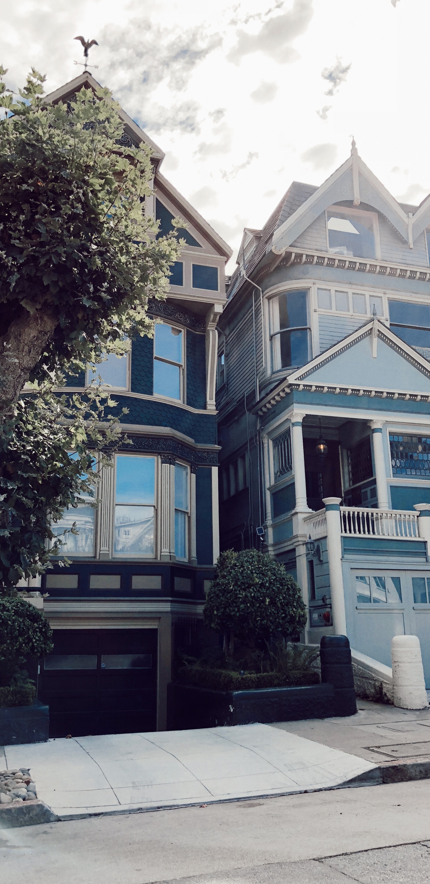 Обои Хаус, одежда, соседство, здание, городок в разрешении 1440x2960