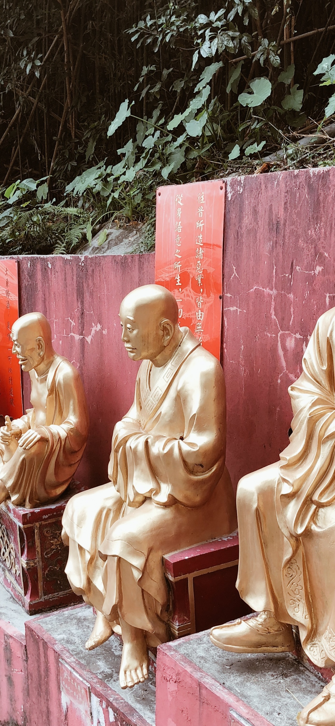 Обои статуя, резьба по камню, Гаутама Будда, скульптура, сидящий в разрешении 1125x2436