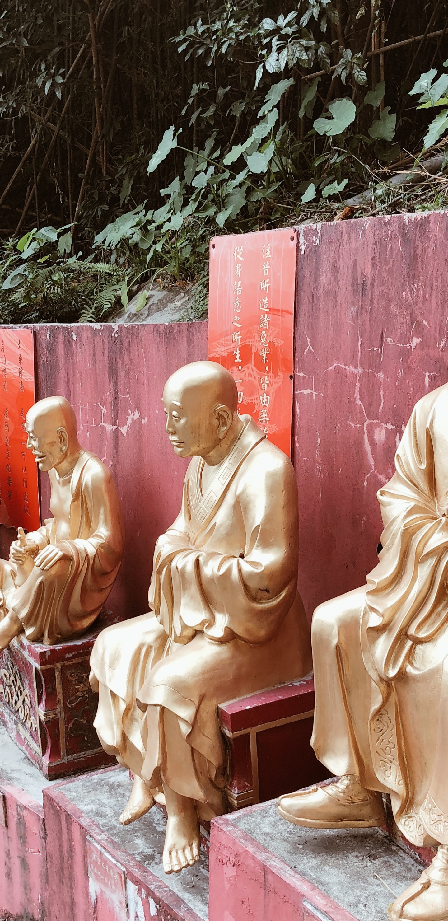 Обои статуя, резьба по камню, Гаутама Будда, скульптура, сидящий в разрешении 1440x2960