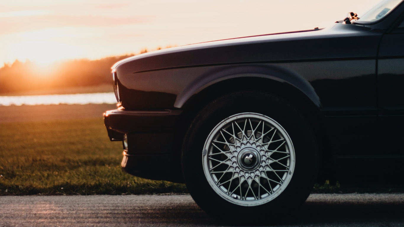 Обои авто, обод, седан, спорткар, передний привод в разрешении 1366x768