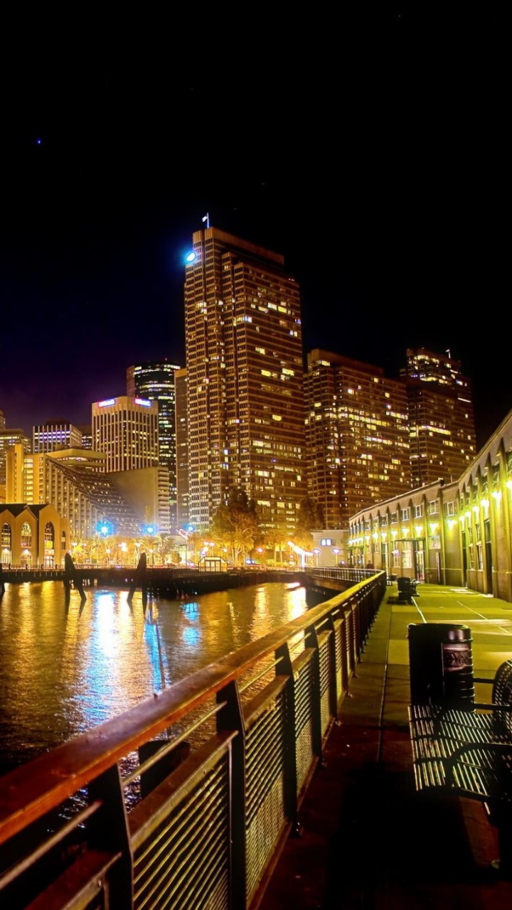 Обои город, ночь, городской пейзаж, метрополия, отражение в разрешении 720x1280