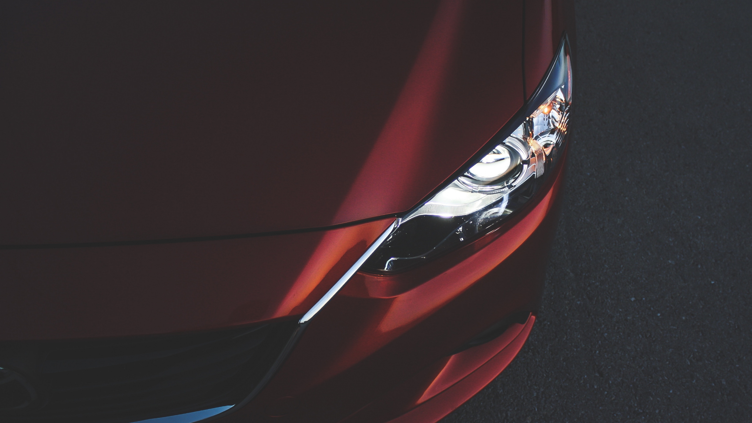 Обои авто, Мазда, красный цвет, автомобильное освещение, автомобильный экстерьер в разрешении 2560x1440