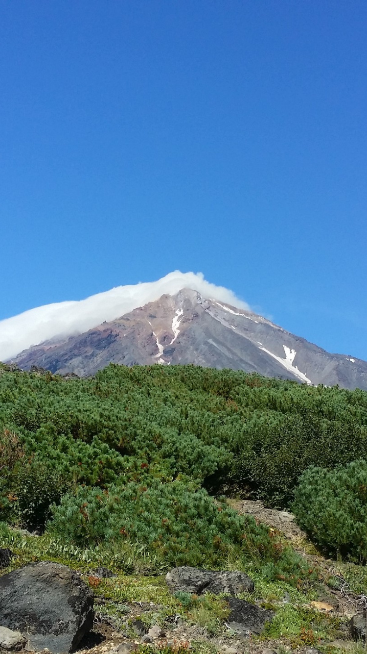 Обои пейзажи гор, вулкан, нагорье, горный рельеф, гора в разрешении 750x1334