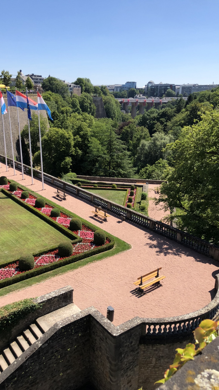 Обои Адольф мост, сад, флаг, поле, парк в разрешении 750x1334