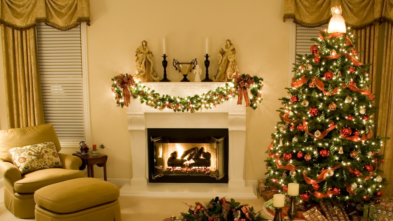 Обои Рождественский день, елка, Рождественские украшения, очаг, гостиная комната в разрешении 1280x720