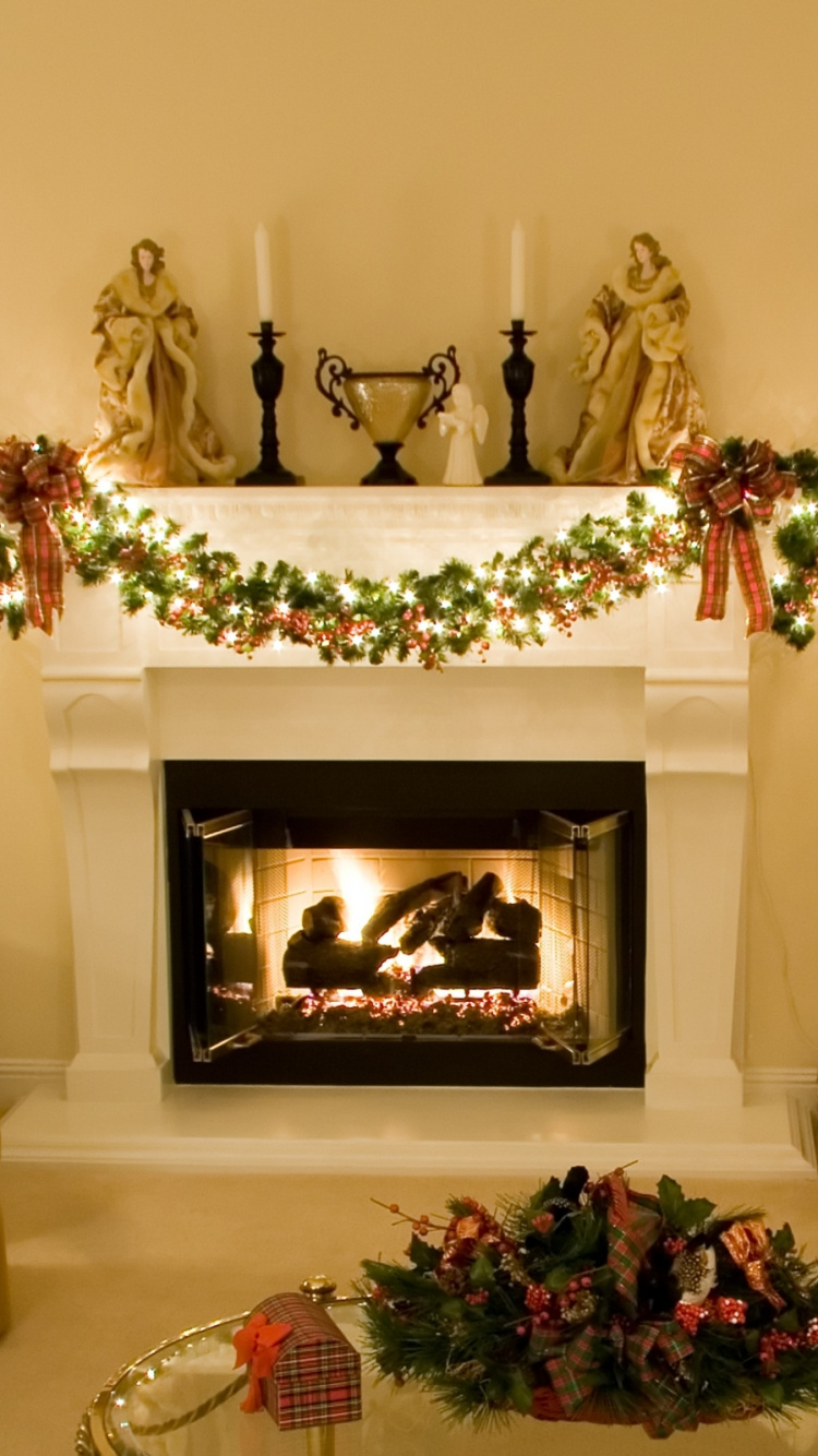 Обои Рождественский день, елка, Рождественские украшения, очаг, гостиная комната в разрешении 750x1334