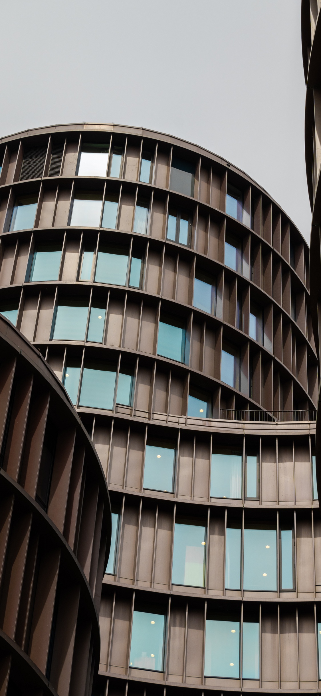 Обои старбеку, небоскреб, здание, кондоминиум, городской дизайн в разрешении 1125x2436