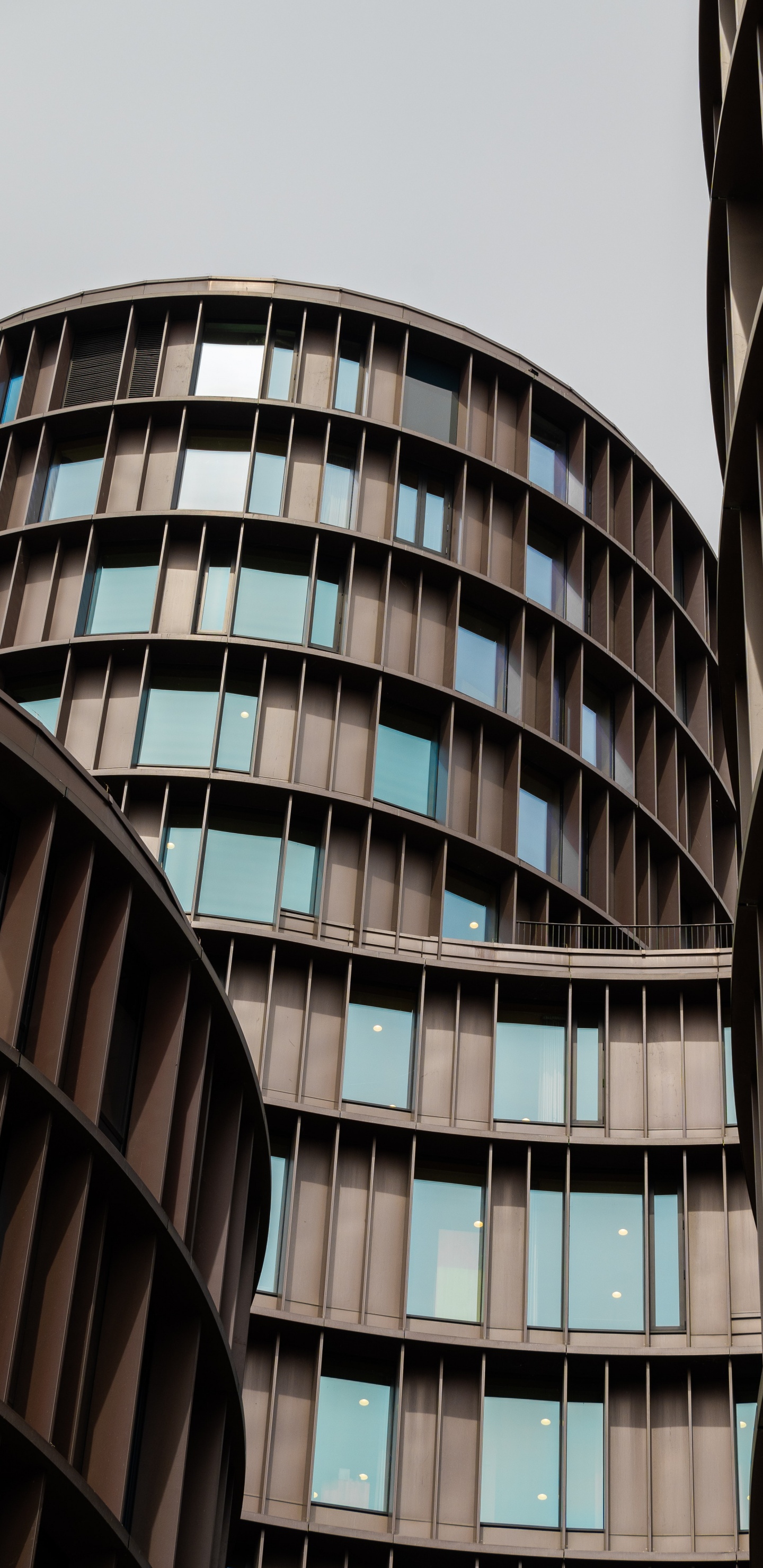 Обои старбеку, небоскреб, здание, кондоминиум, городской дизайн в разрешении 1440x2960