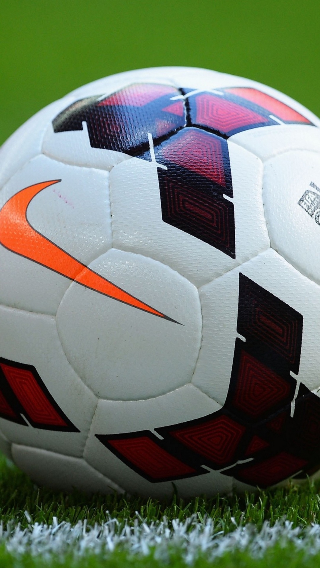 Обои футбольный мяч Nike на поле, Ливерпуль ФК, Премьер Лига, мяч, комплект в разрешении 1080x1920