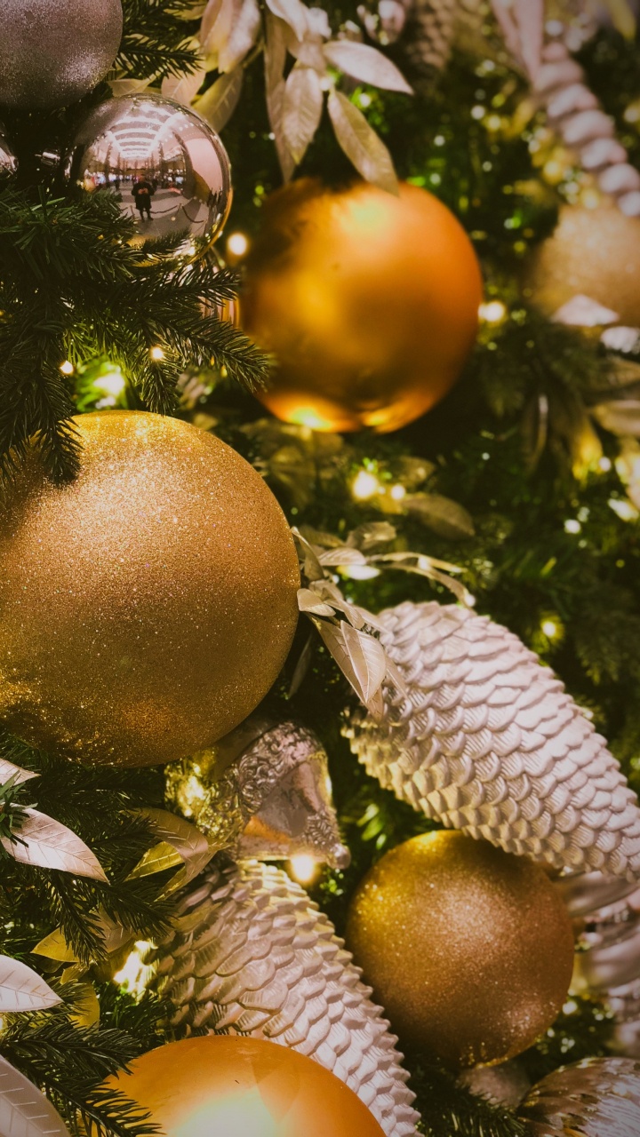 Обои Рождественский день, рождественский орнамент, елка, Рождественские украшения, Санта-Клаус в разрешении 720x1280