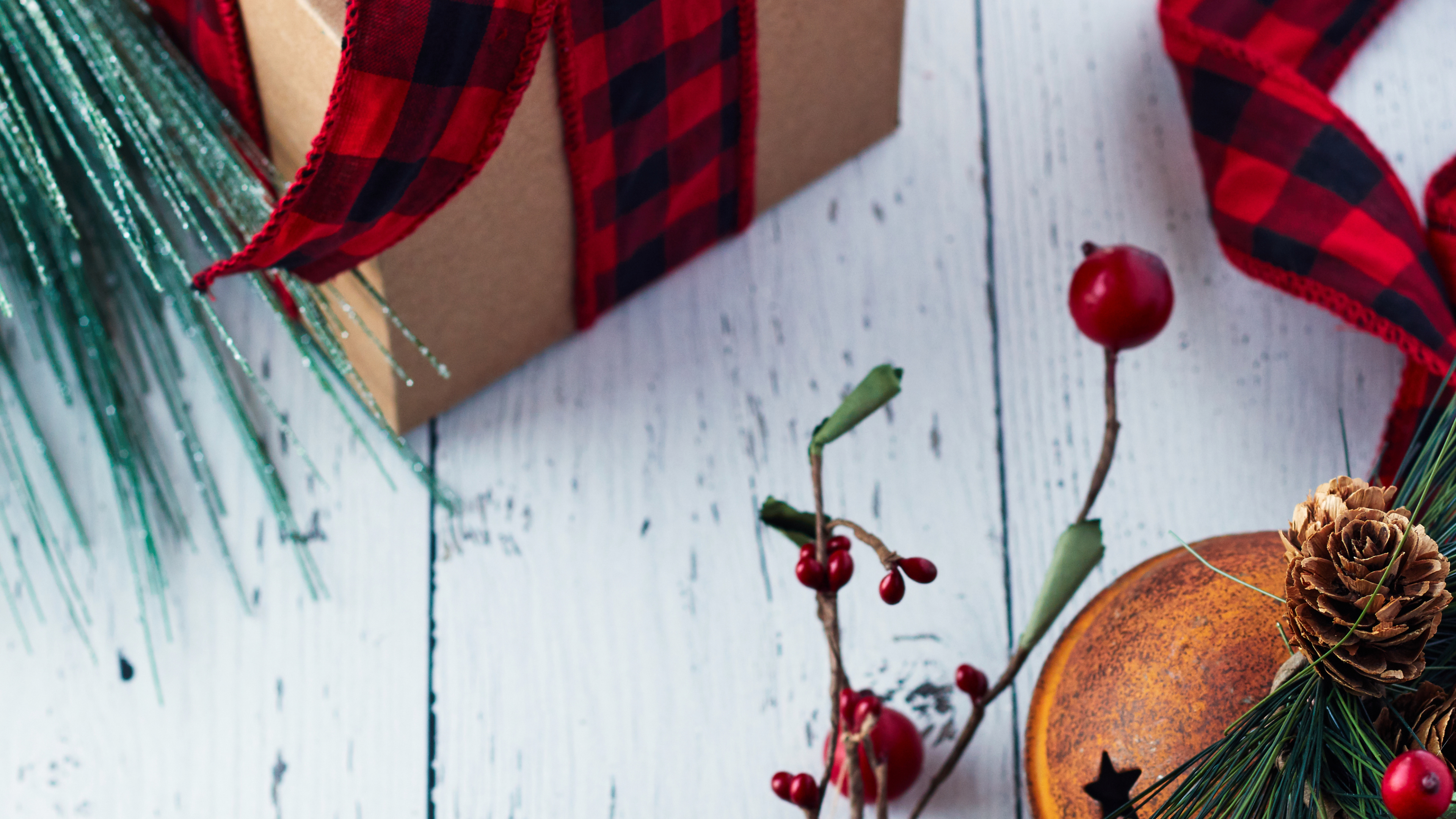 Обои Рождественский день, красный цвет, Рождество, рождественский орнамент, подарочная упаковка в разрешении 3840x2160