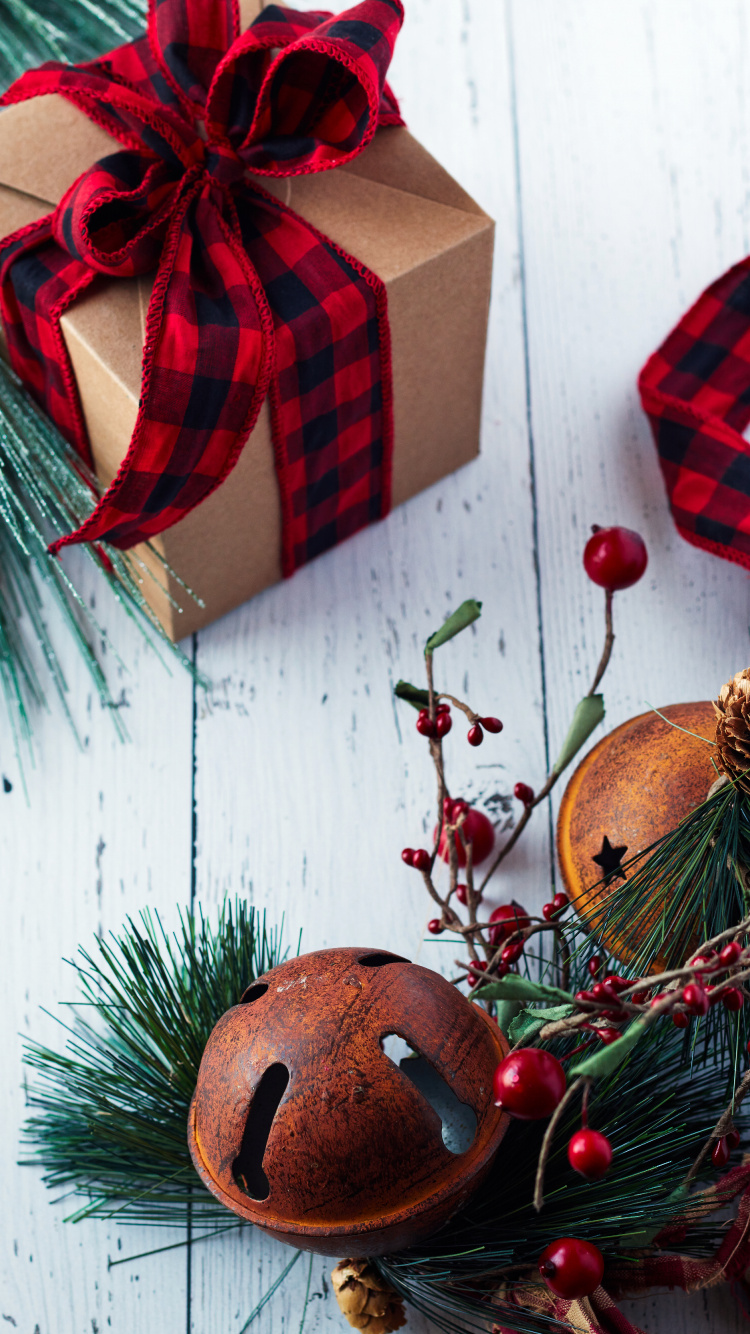 Обои Рождественский день, красный цвет, Рождество, рождественский орнамент, подарочная упаковка в разрешении 750x1334