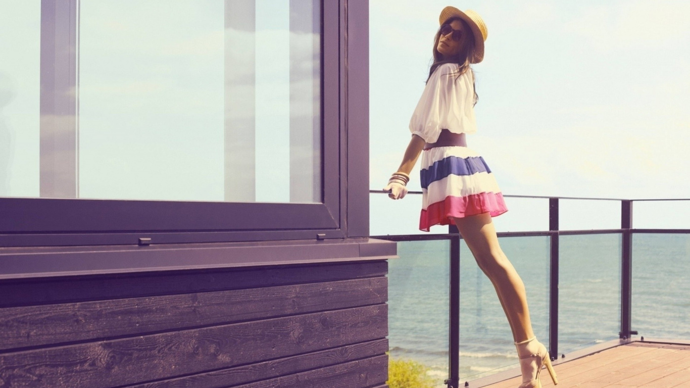 Обои одежда, розовый, нога, плечо, пурпур в разрешении 1366x768