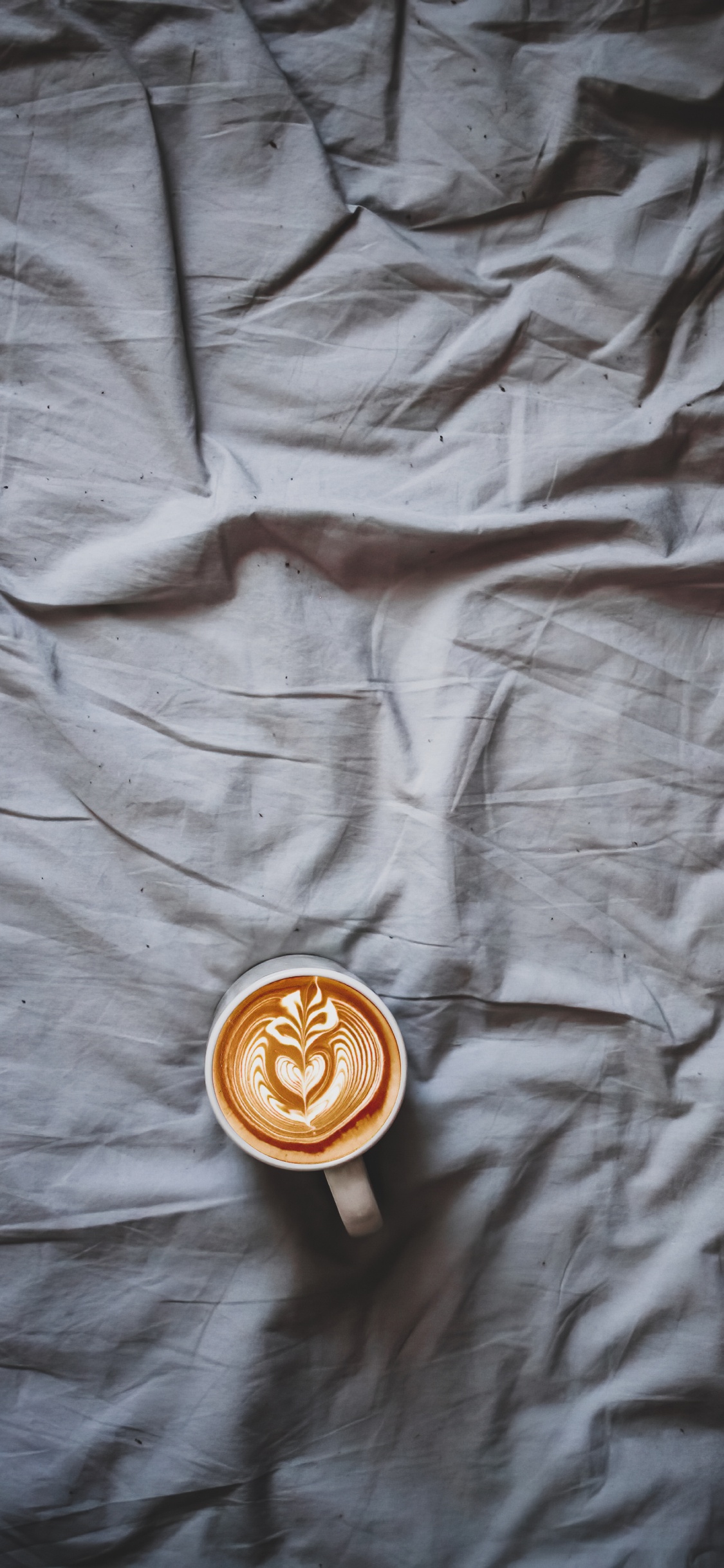 Обои древесина, коричневый цвет, верхняя одежда, ткань, рукав в разрешении 1125x2436