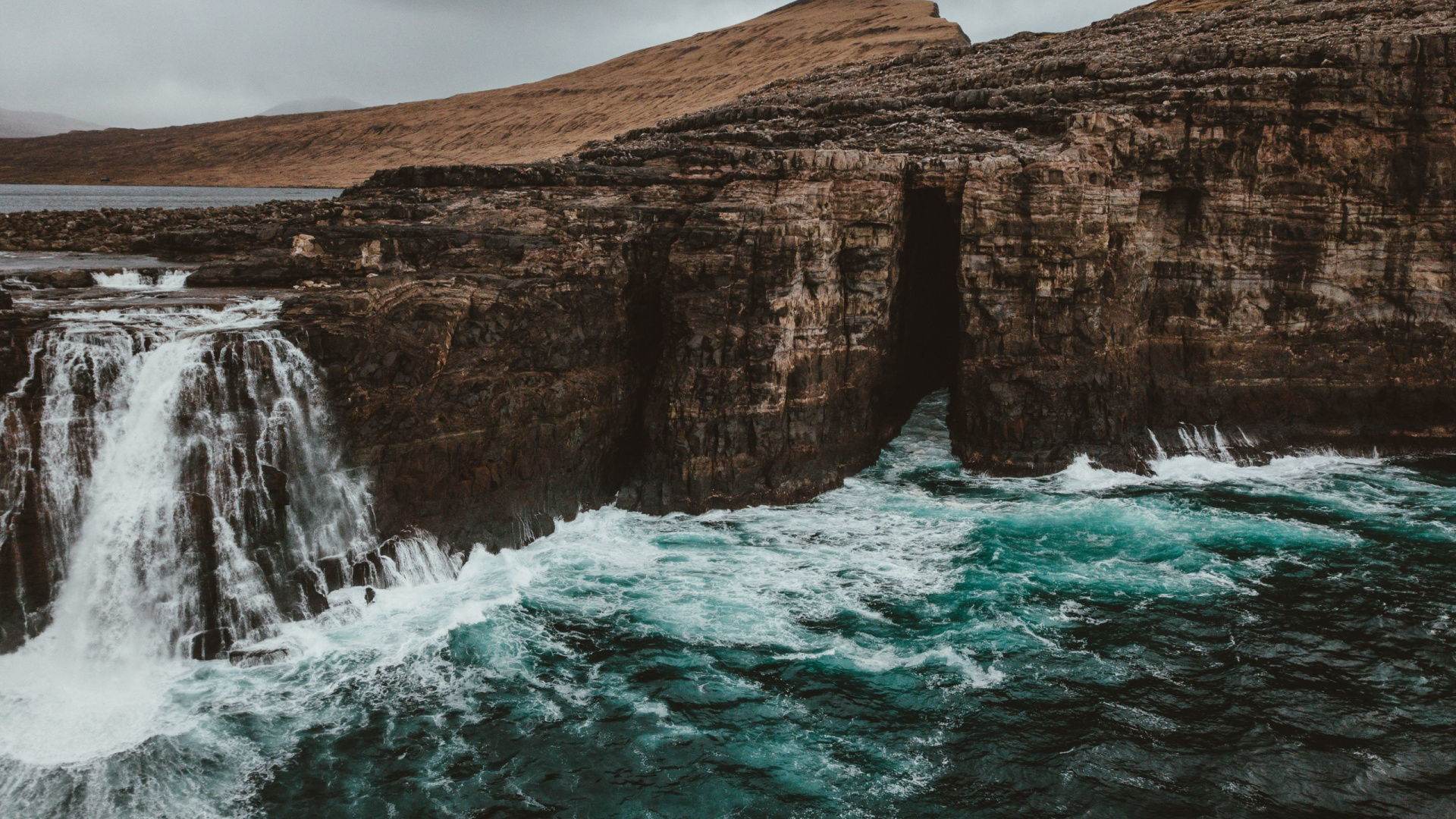 Обои обрыв, формирование, гидроресурсы, вода, местность в разрешении 1920x1080