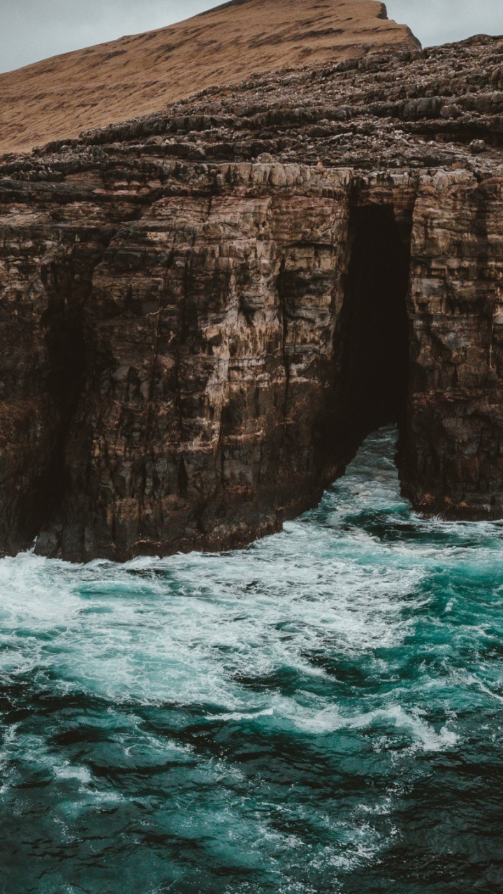 Обои обрыв, формирование, гидроресурсы, вода, местность в разрешении 720x1280