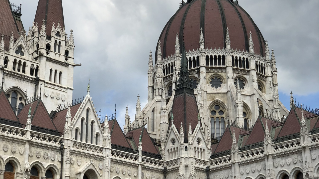 Обои Будапешт, Здание Венгерского Парламента, архитектура, фасад, купол в разрешении 1280x720