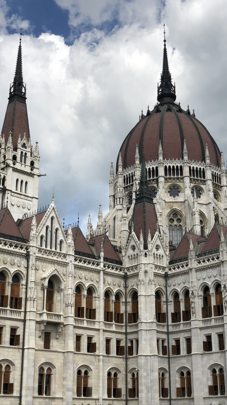 Обои Будапешт, Здание Венгерского Парламента, архитектура, фасад, купол в разрешении 750x1334