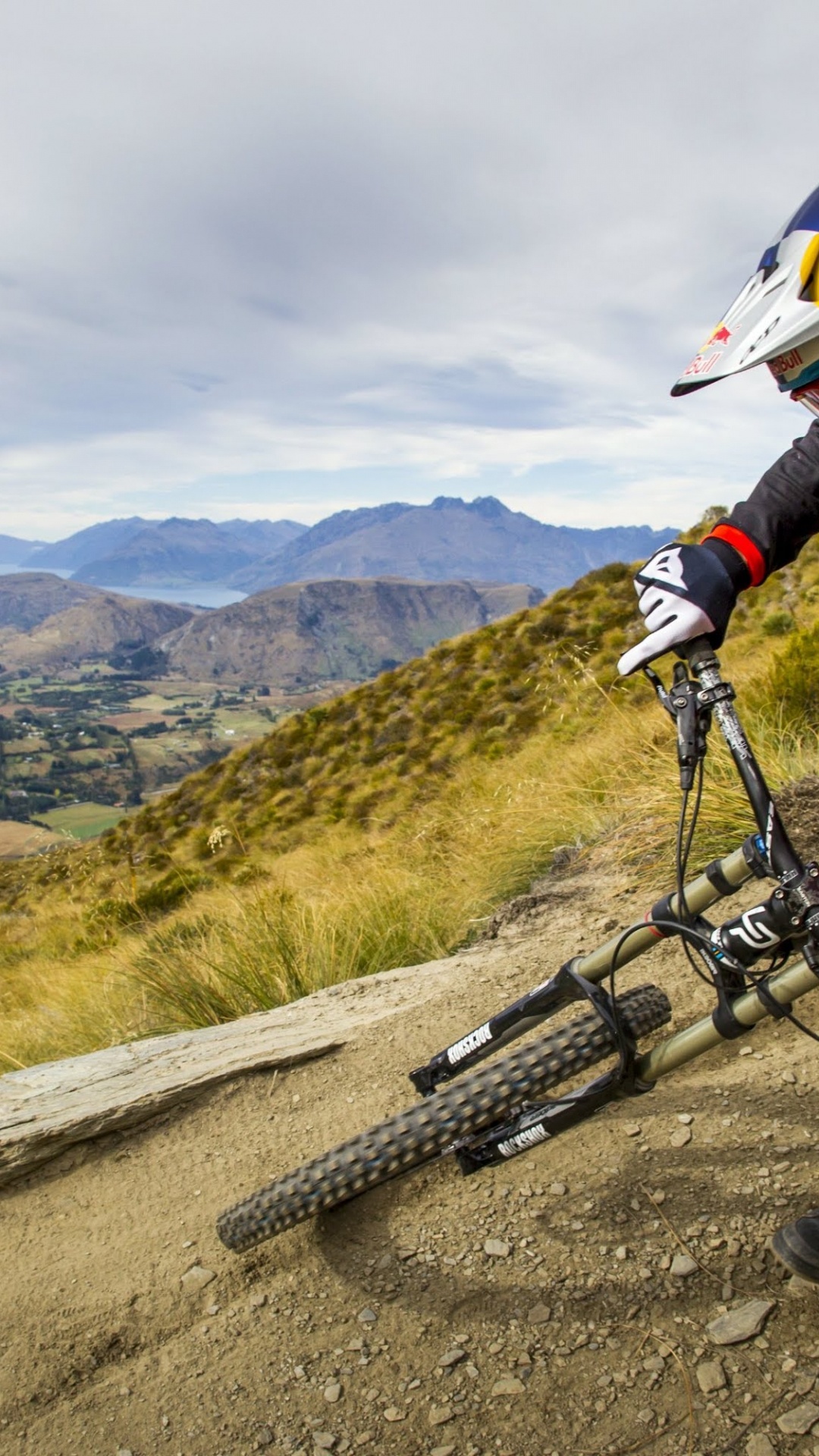 Обои велосипед, горный велосипед, горный спуск на велосипедах, Велоспорт, катание на горных велосипедах в разрешении 1080x1920