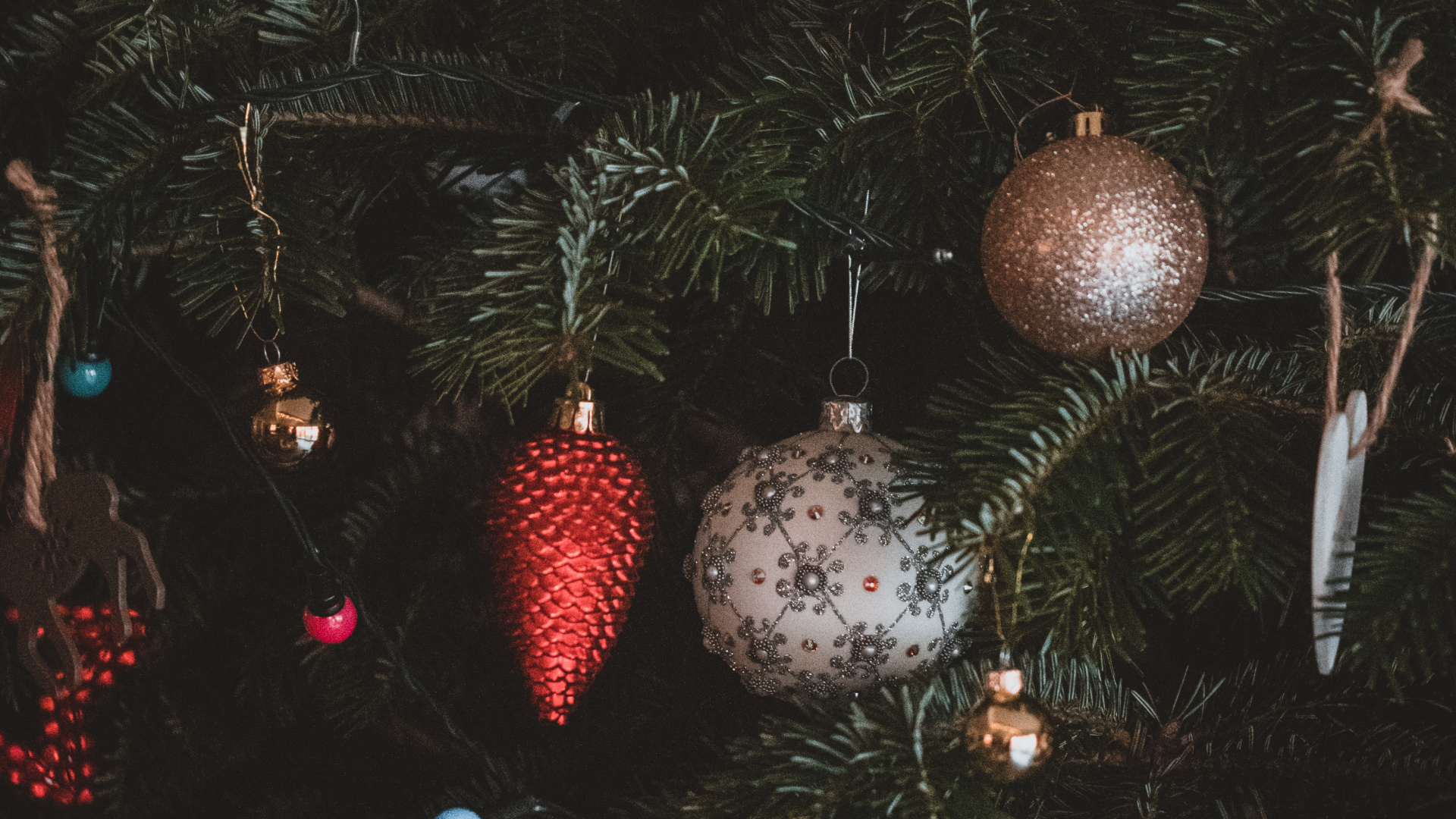 Обои Рождественский день, рождественский орнамент, дерево, Рождество, ветвь в разрешении 1920x1080