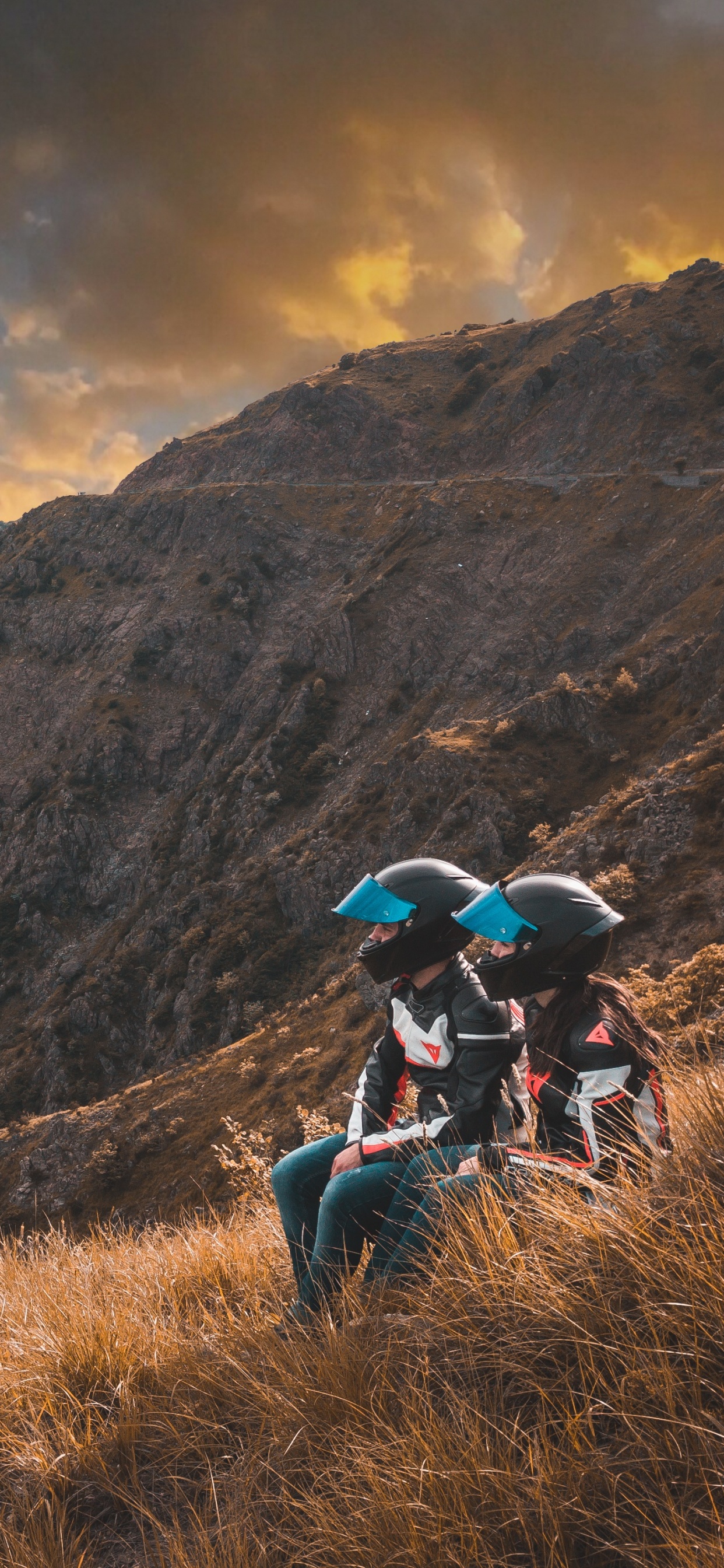 Обои велосипед, горный рельеф, гора, дикая местность, облако в разрешении 1242x2688