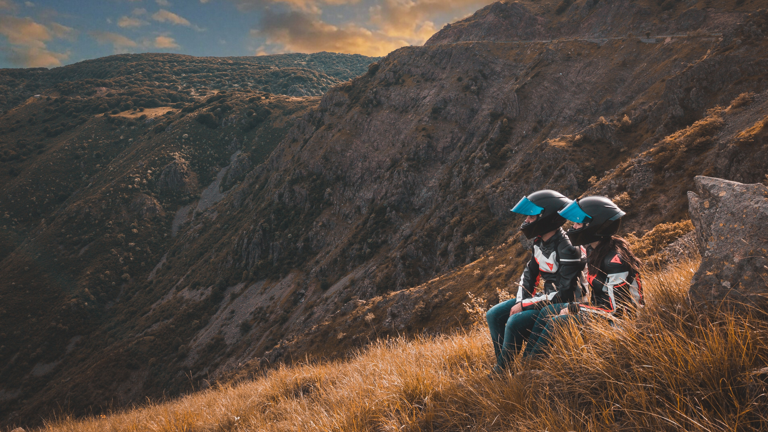 Обои велосипед, горный рельеф, гора, дикая местность, облако в разрешении 2560x1440