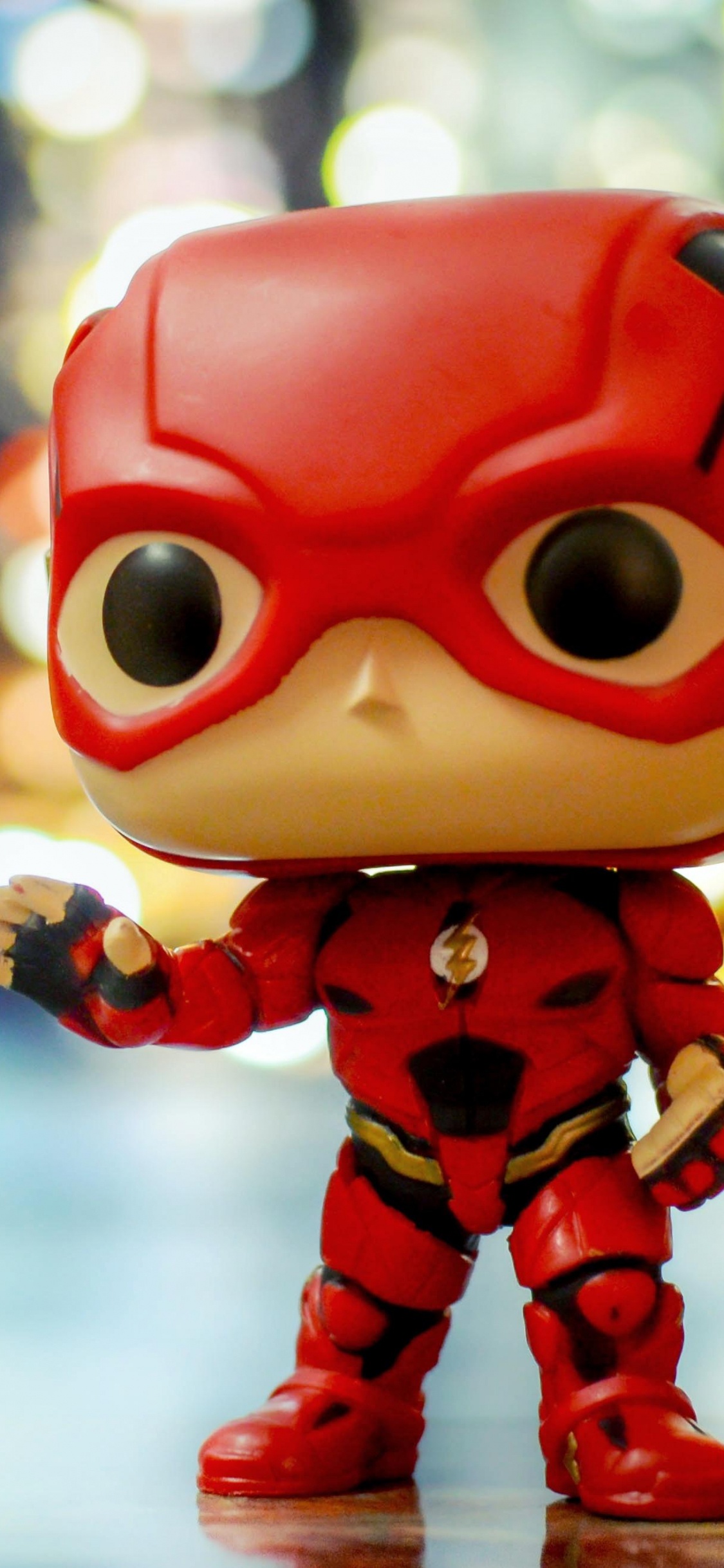 Обои Комиксов, фигурка, красный цвет, супергерой, игрушка в разрешении 1125x2436