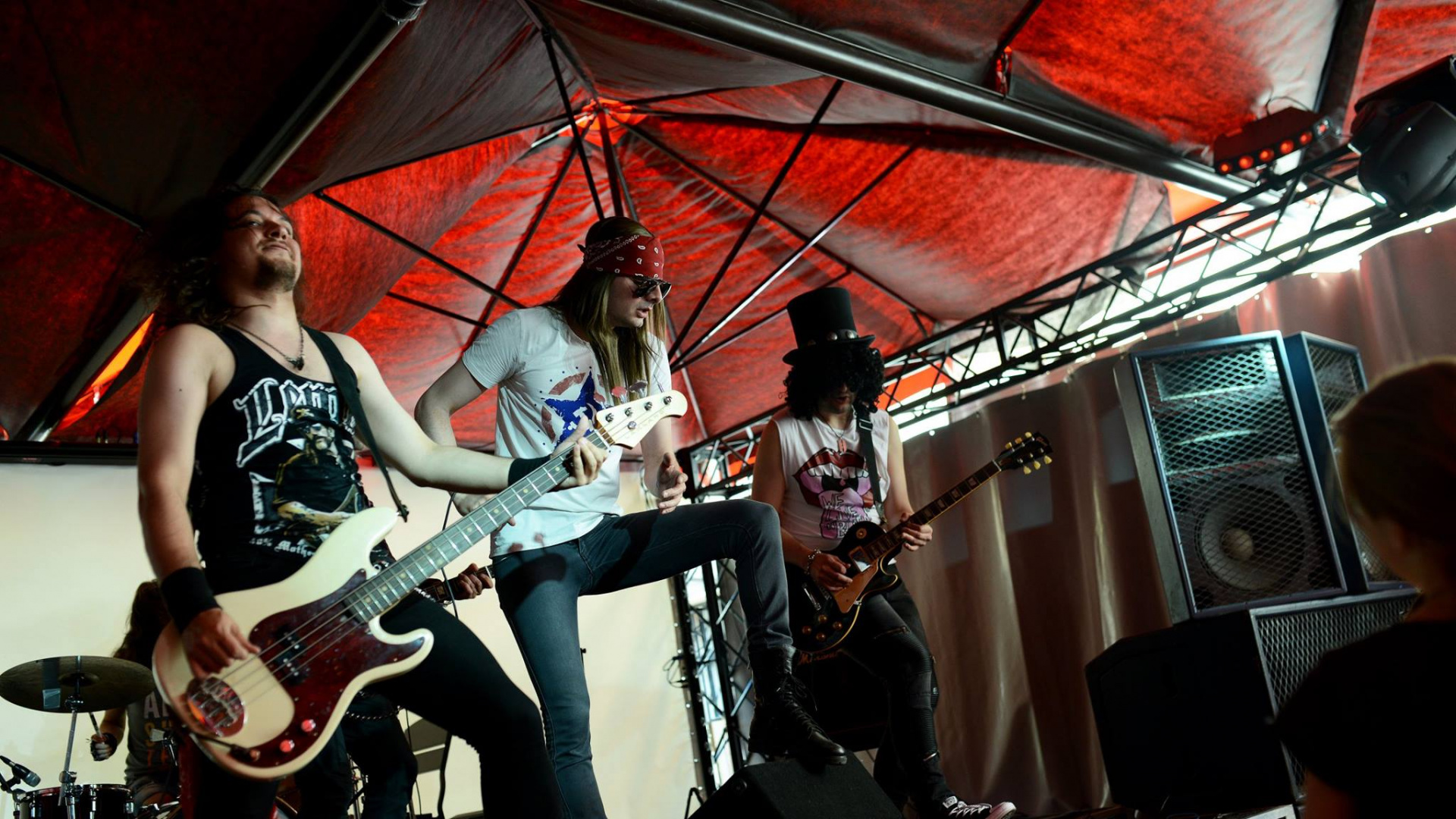 Обои этап, гитара, рокконцерт, басист, сессионный музыкант в разрешении 1920x1080