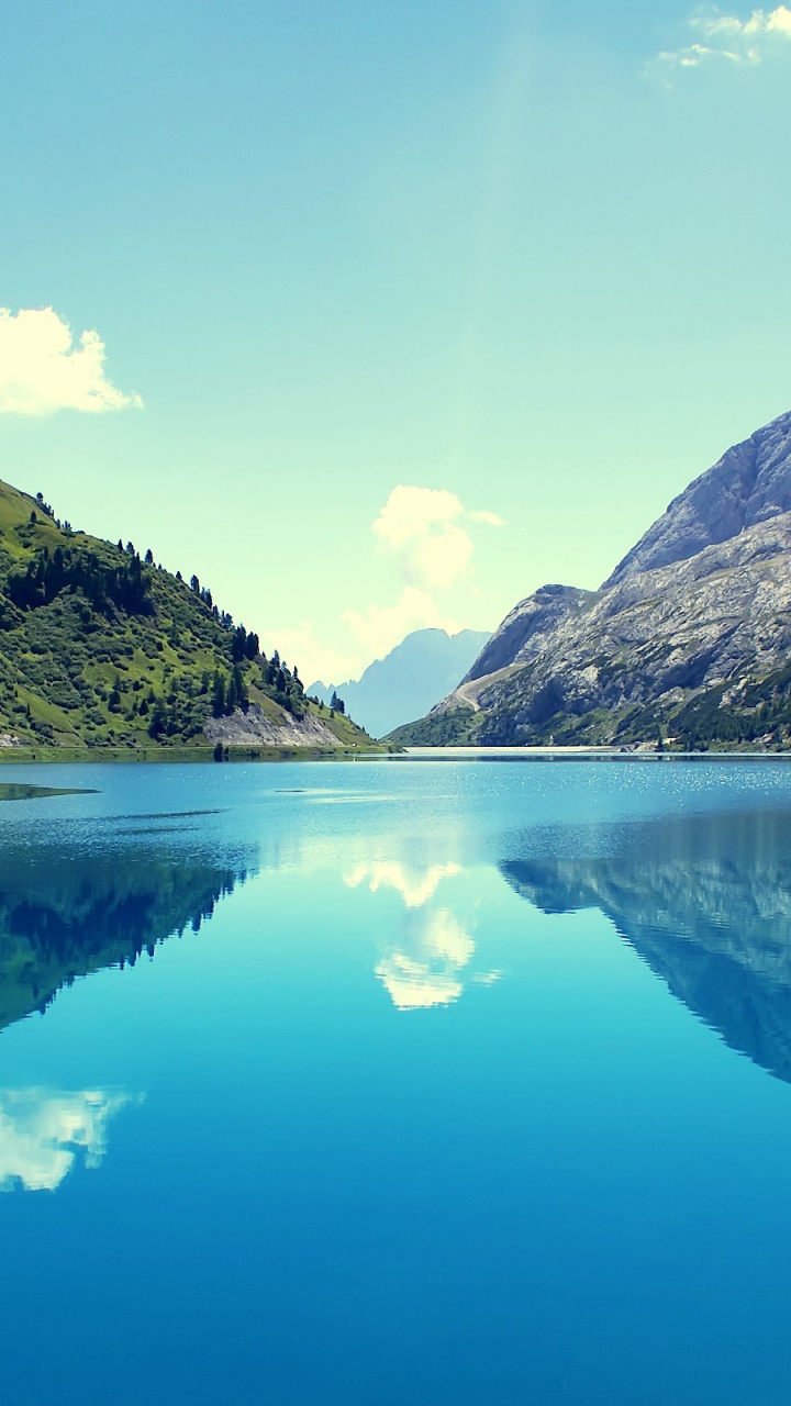 Обои природа, отражение, гора, горный рельеф, гидроресурсы в разрешении 720x1280