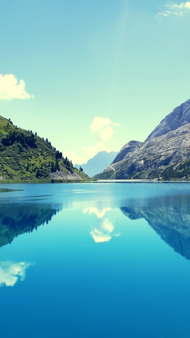 Обои природа, отражение, гора, горный рельеф, гидроресурсы в разрешении 750x1334