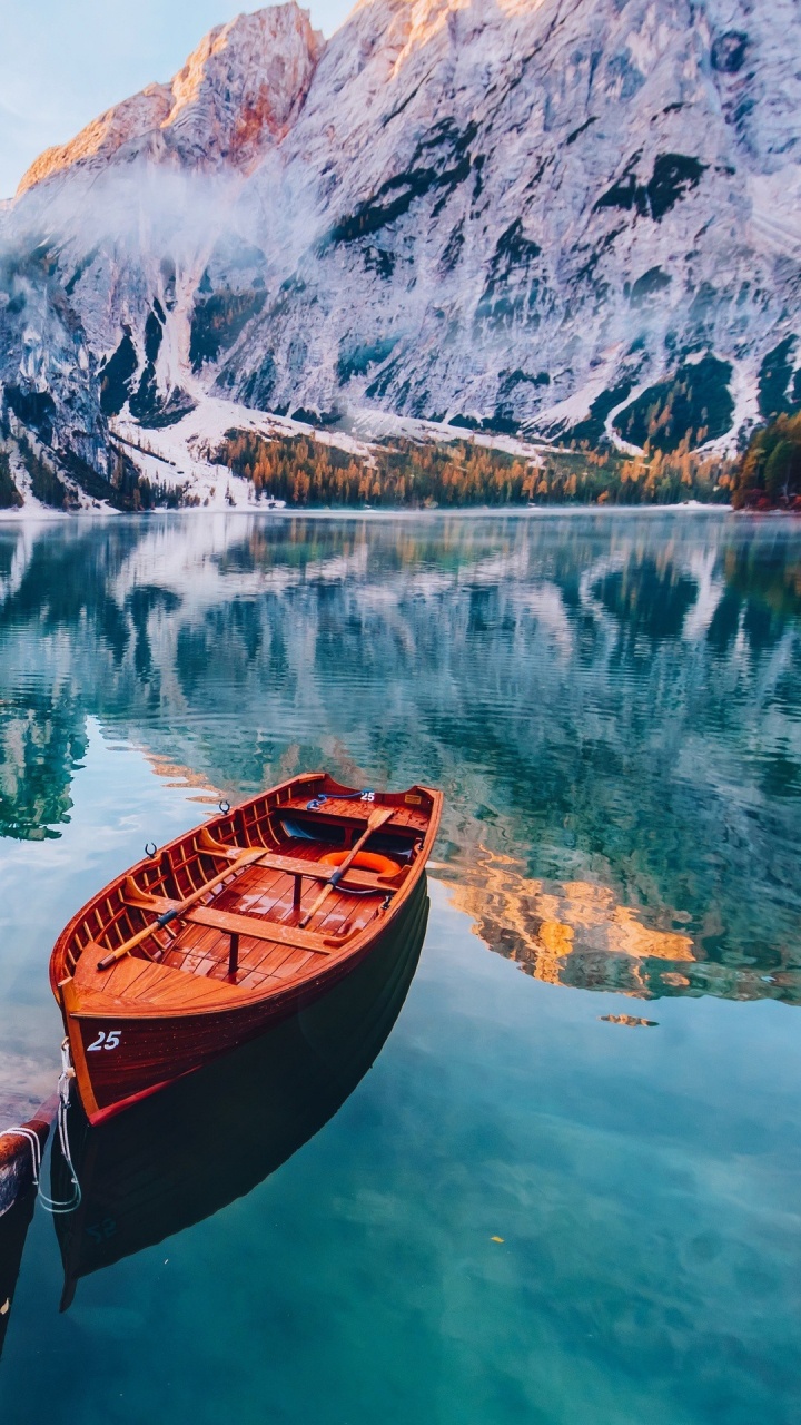 Обои пейзаж, вода, гора, лодка, гидроресурсы в разрешении 720x1280