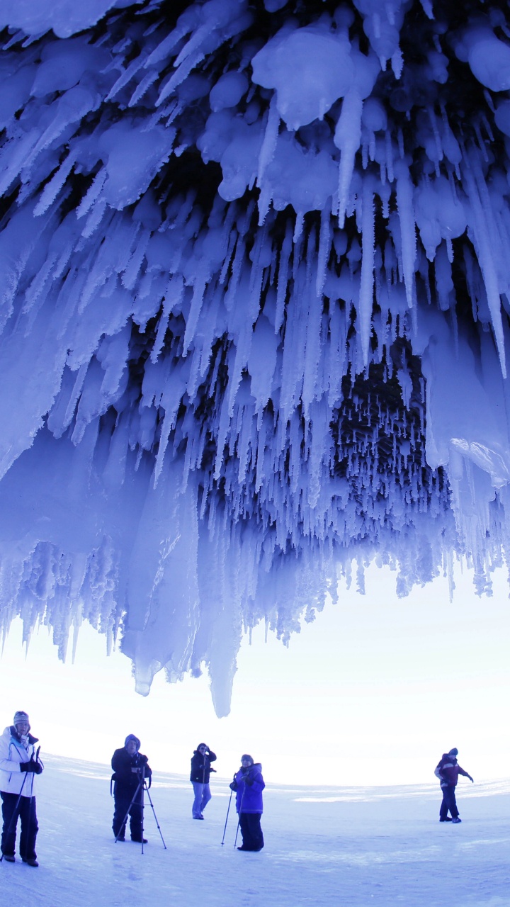 Обои Верхнее озеро ледяных пещер, Апостол Острова, ледяная пещера, пещера, озеро в разрешении 720x1280