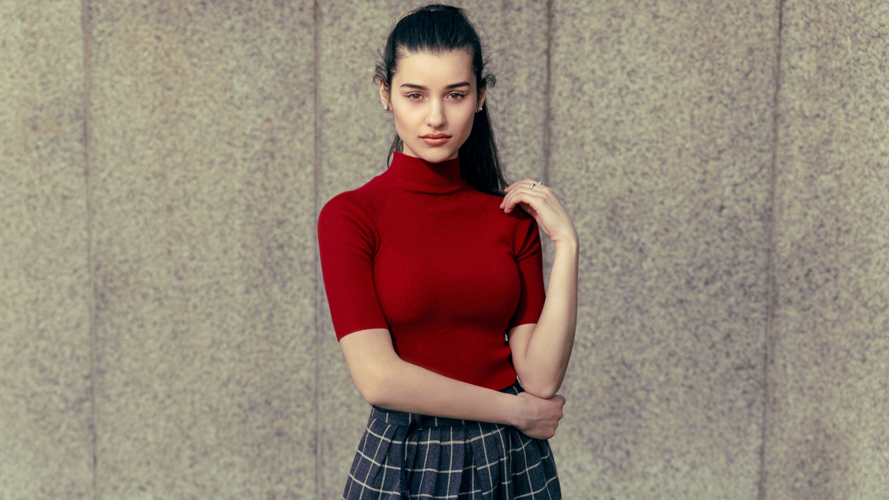 Обои одежда, плед, плечо, шотландка, красный цвет в разрешении 1280x720