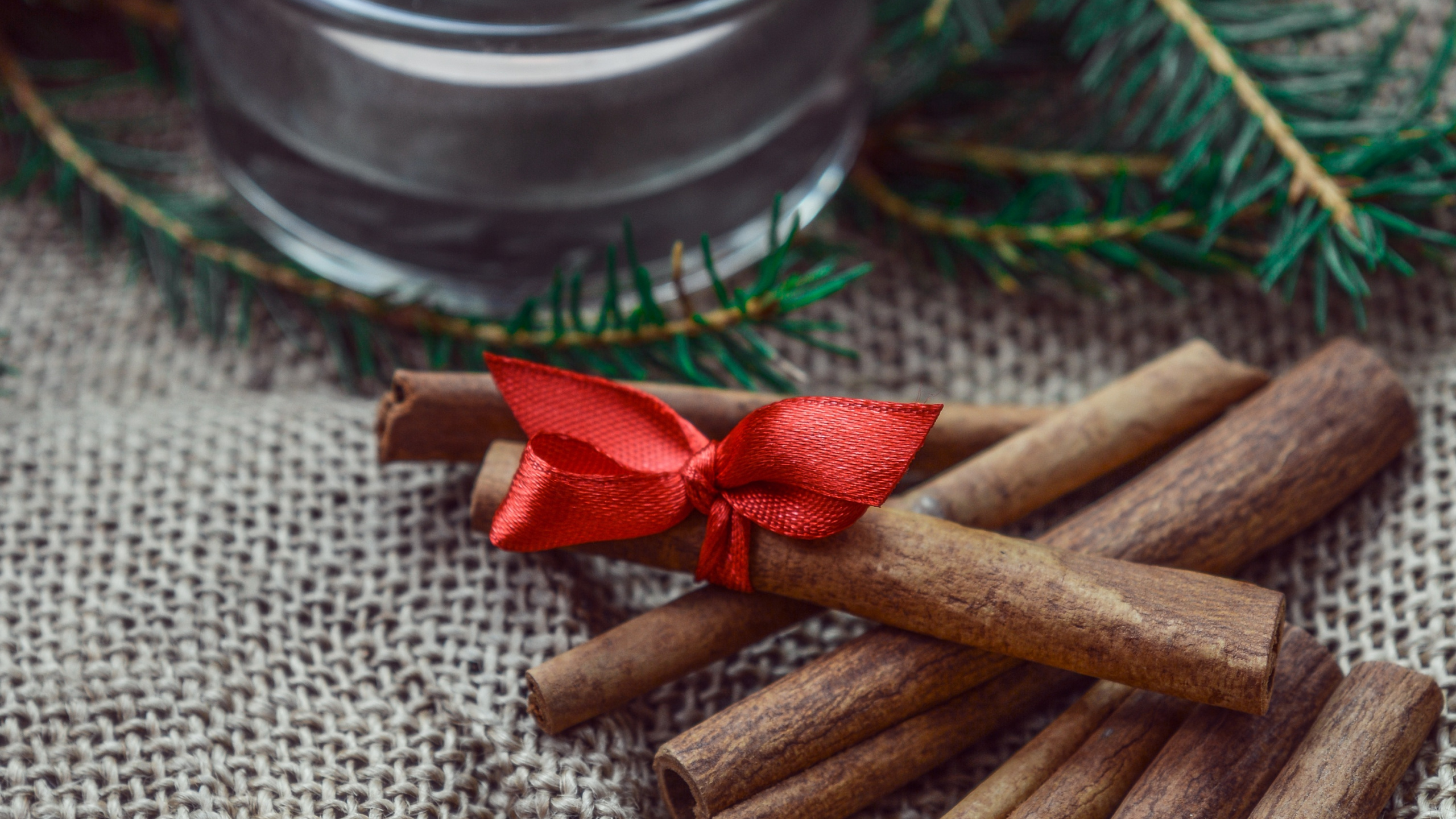Обои корица, Рождественский день, специя, свеча, Рождество в разрешении 2560x1440