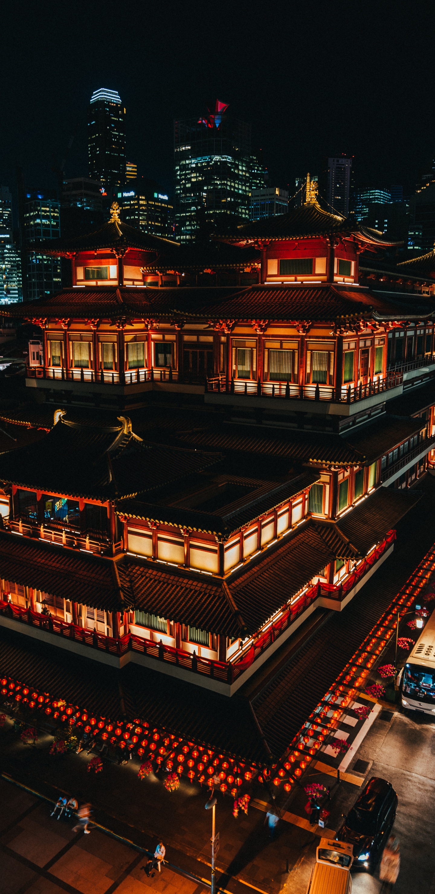 Обои архитектура, здание, ночь, город, метрополия в разрешении 1440x2960