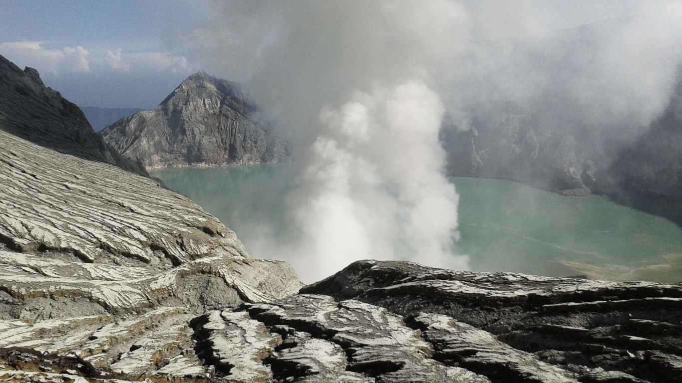 Обои Иджен, местность, гора, рок, хребет в разрешении 1366x768