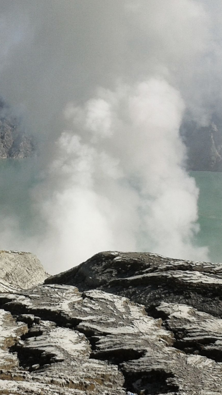 Обои Иджен, местность, гора, рок, хребет в разрешении 750x1334