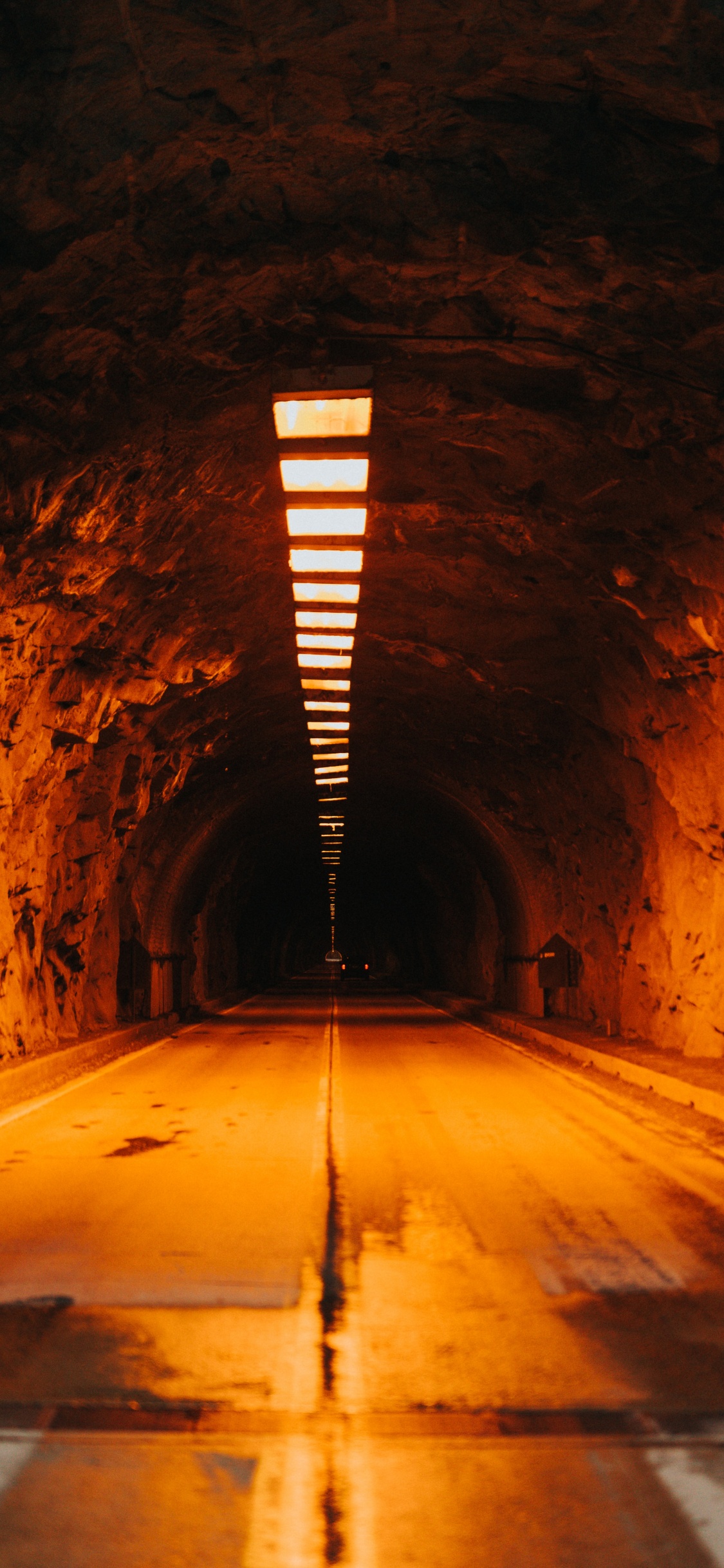 Обои инфраструктура, дорога, метро, туннель, проезд в разрешении 1125x2436