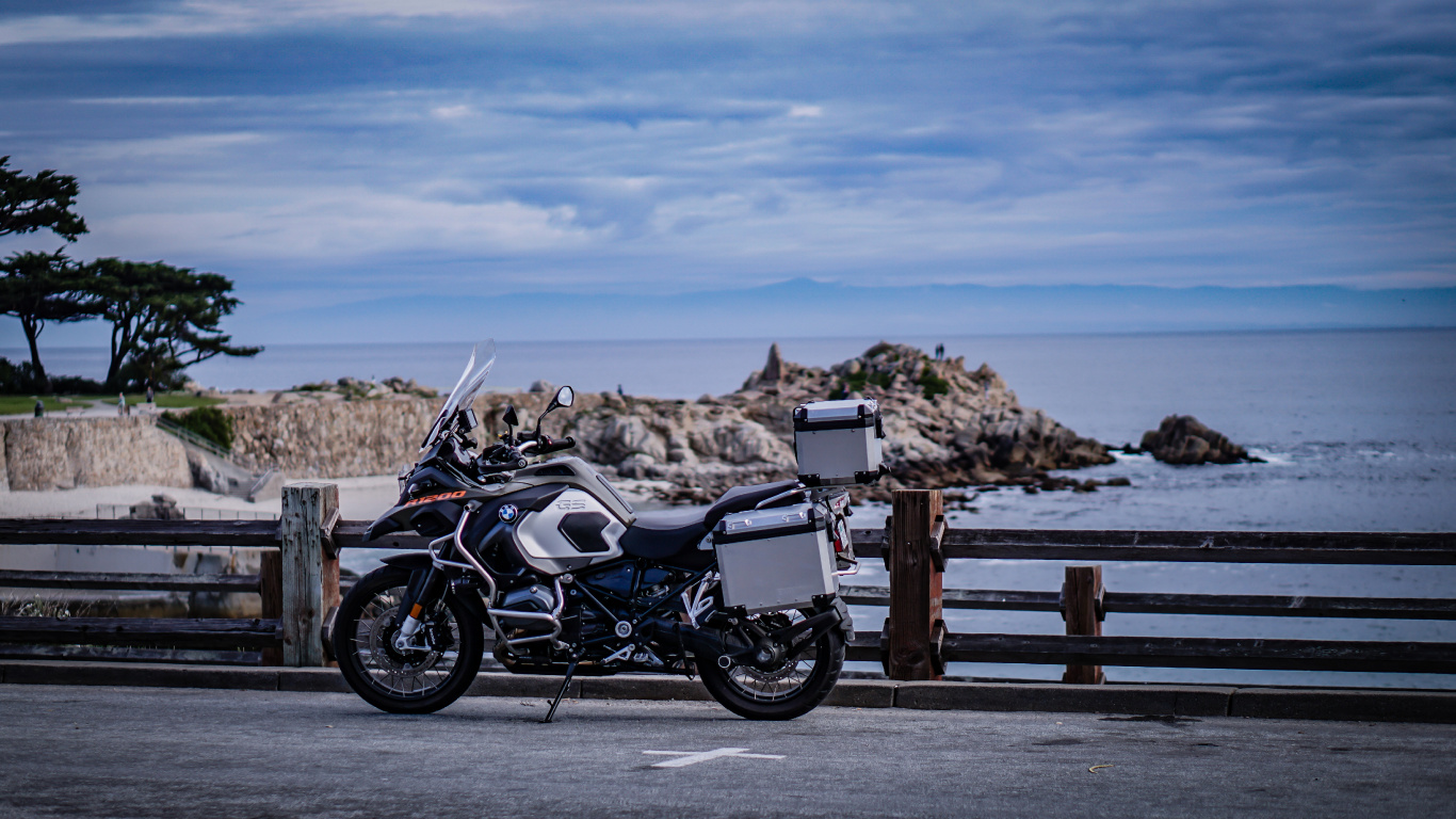 Обои мотоцикл, туристический мотоцикл, велосипед, авто, море мотоциклов в разрешении 1366x768