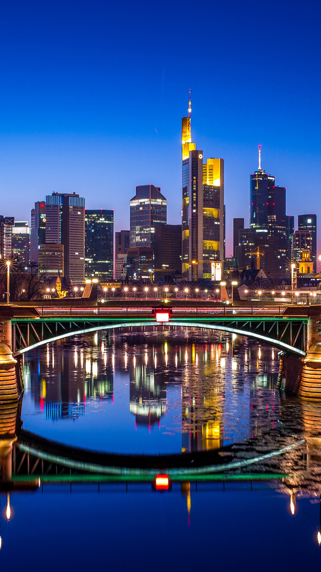 Обои городской пейзаж, город, линия горизонта, отражение, ориентир в разрешении 1080x1920