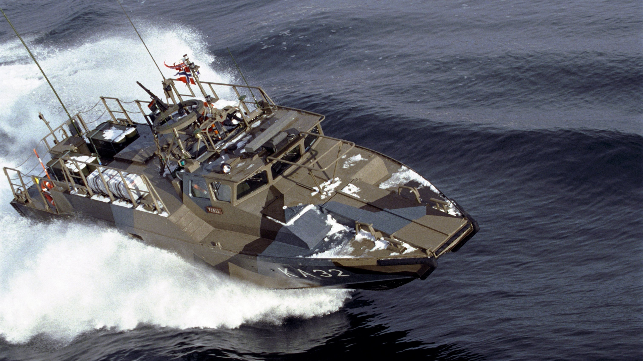 Обои лодка, судно, корабль, морское ведомство, корабельная архитектура в разрешении 2560x1440